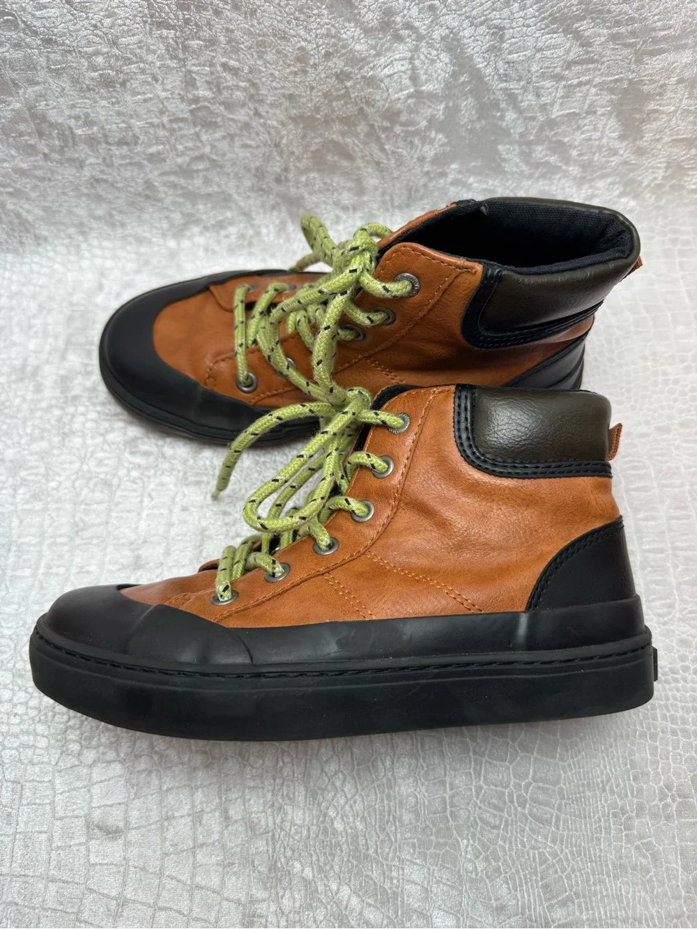 Old Navy All-Weather Lace-Up Boots, Little boy size 13